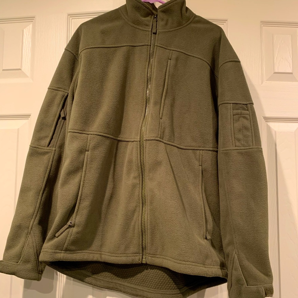 Duluth mens olive green fleece jacket. Size Large.